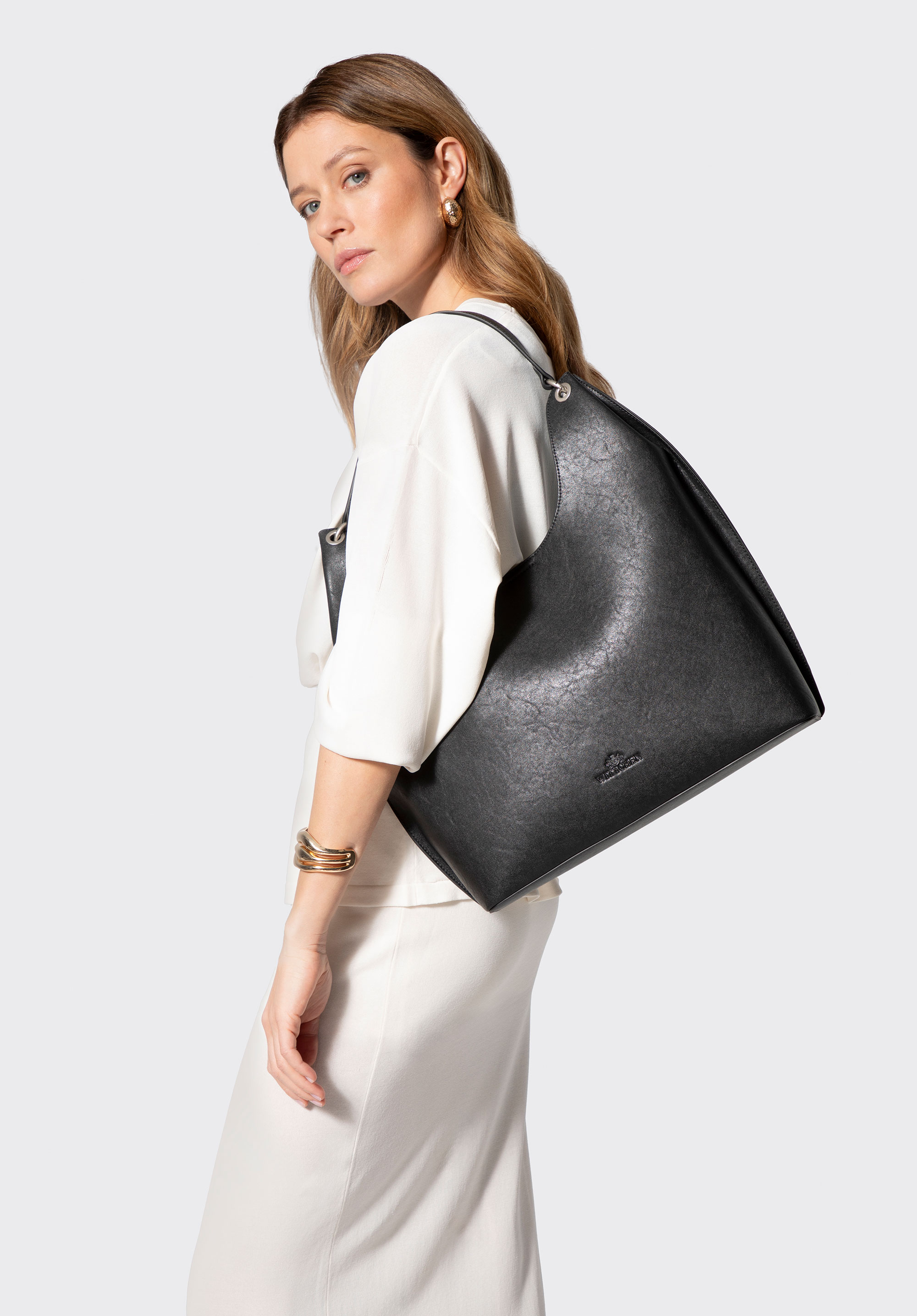 Elegancka shopperka ze skóry naturalnej z subtelnymi detalami, czarny, 101-4E-213-1, Zdjęcie 1