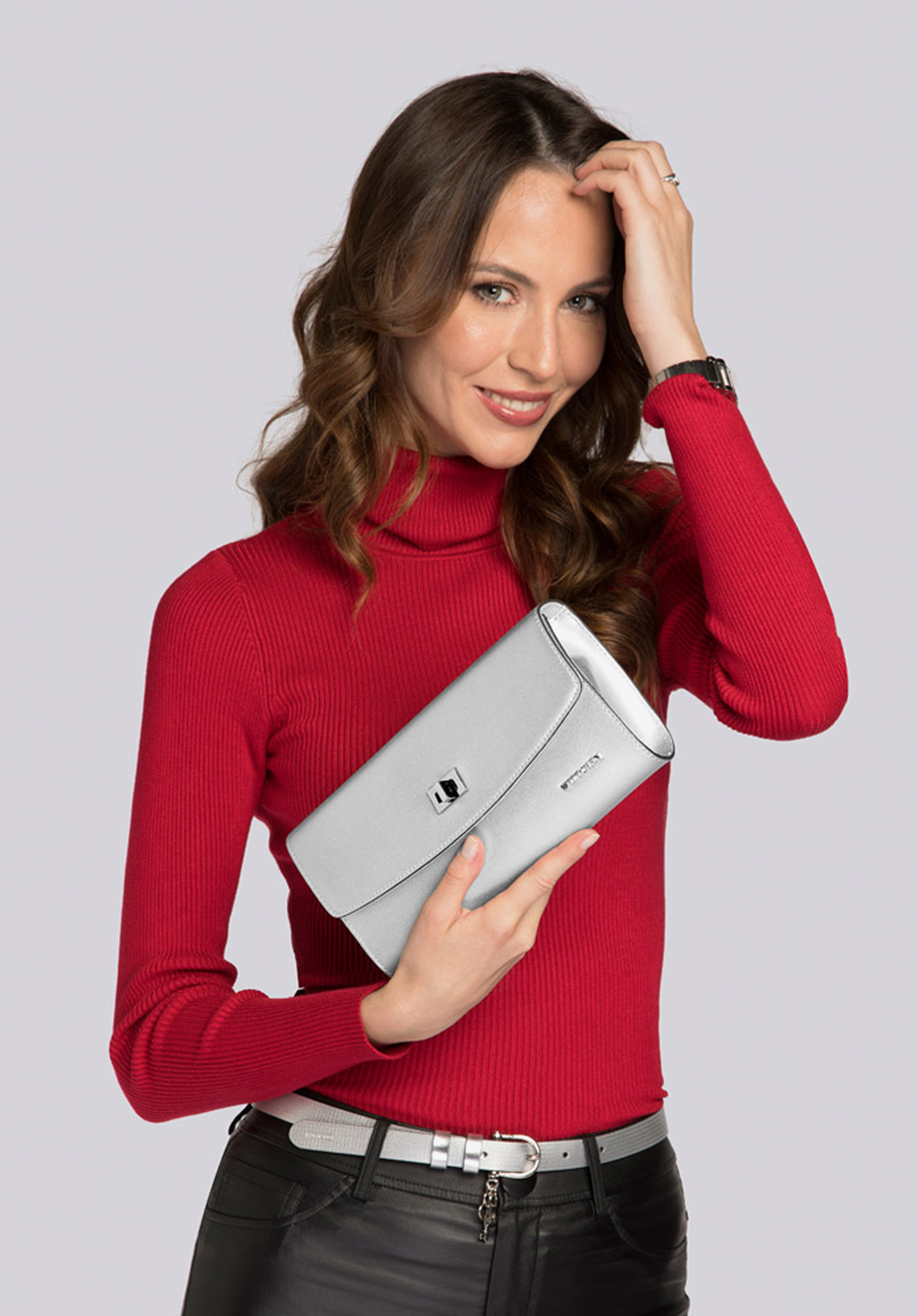 Kopertówka skórzana prosta z łańcuszkiem, srebrny, 92-4E-661-S, Zdjęcie 1