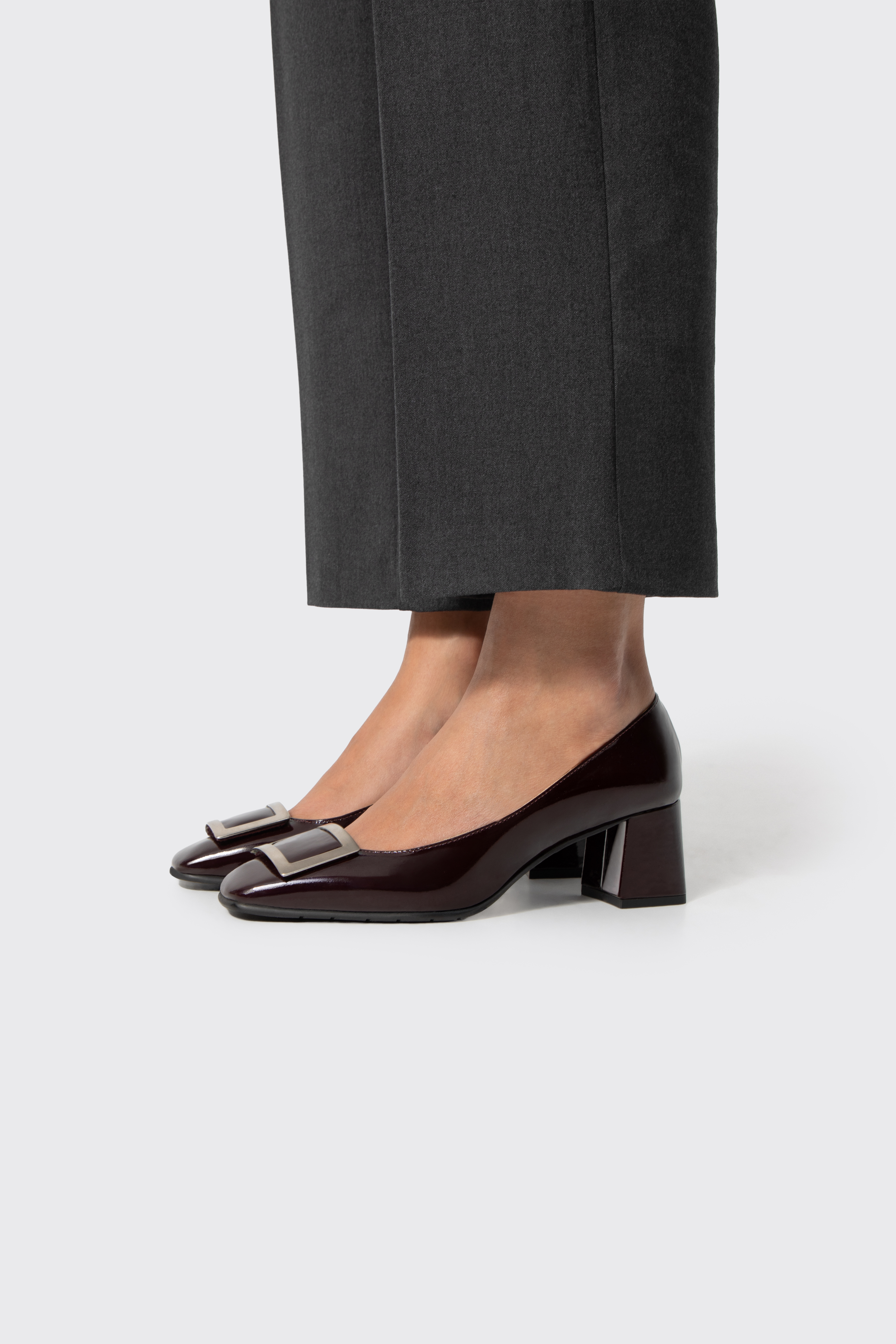 Women's patent leather court shoes with decorative buckle, burgundy, 103-D-104-3-41, Photo 1