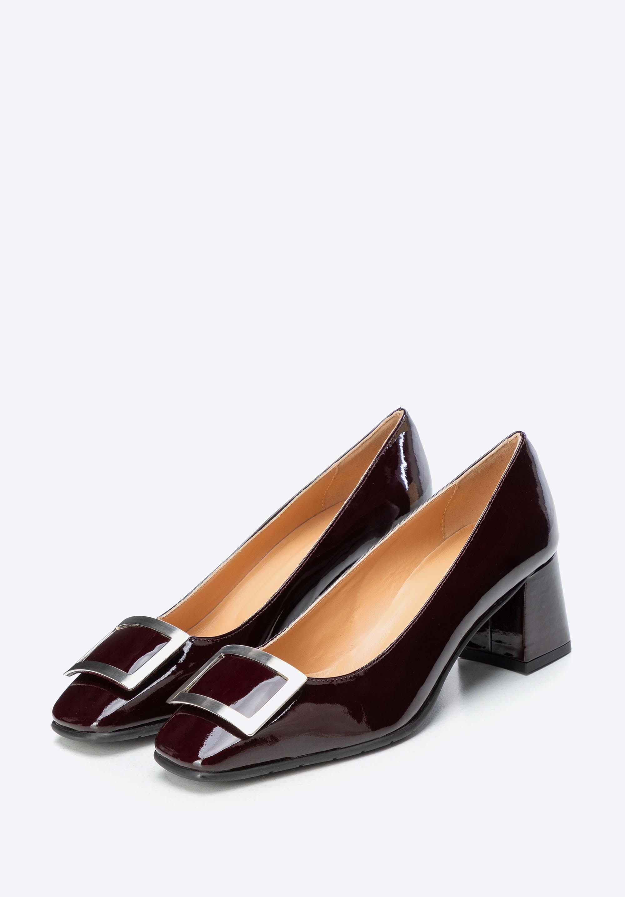 Women's patent leather court shoes with decorative buckle, burgundy, 103-D-104-3-38, Photo 1