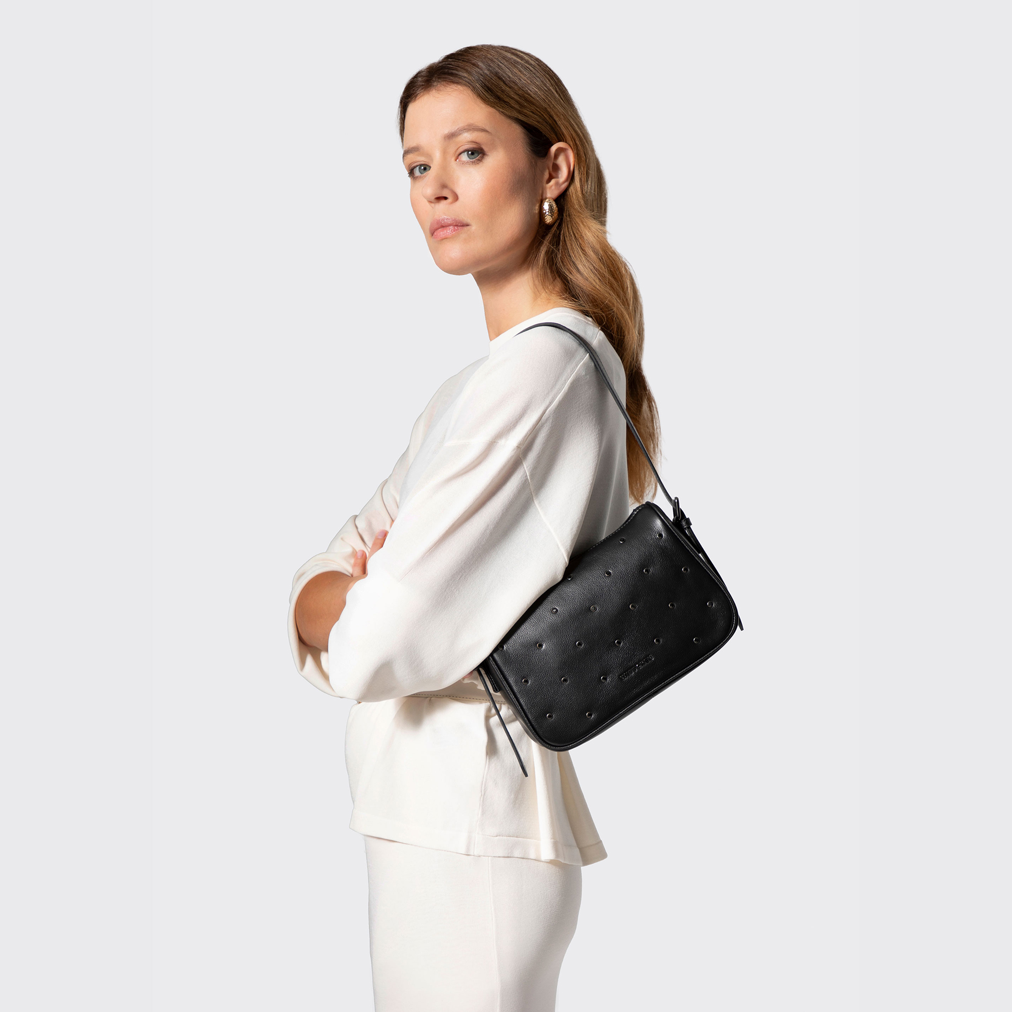Čierna crossbody kabelka z prírodnej kože s ozdobnými zirkónmi 102-4E-619-1, Vyberte variant čierna