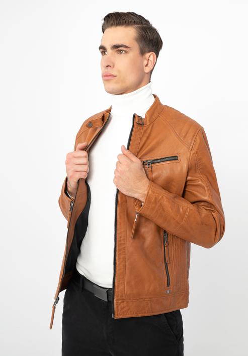 Męska kurtka skórzana z pionowymi przeszyciami i stójką, brązowy, 97-09-253-1-XL, Zdjęcie 2