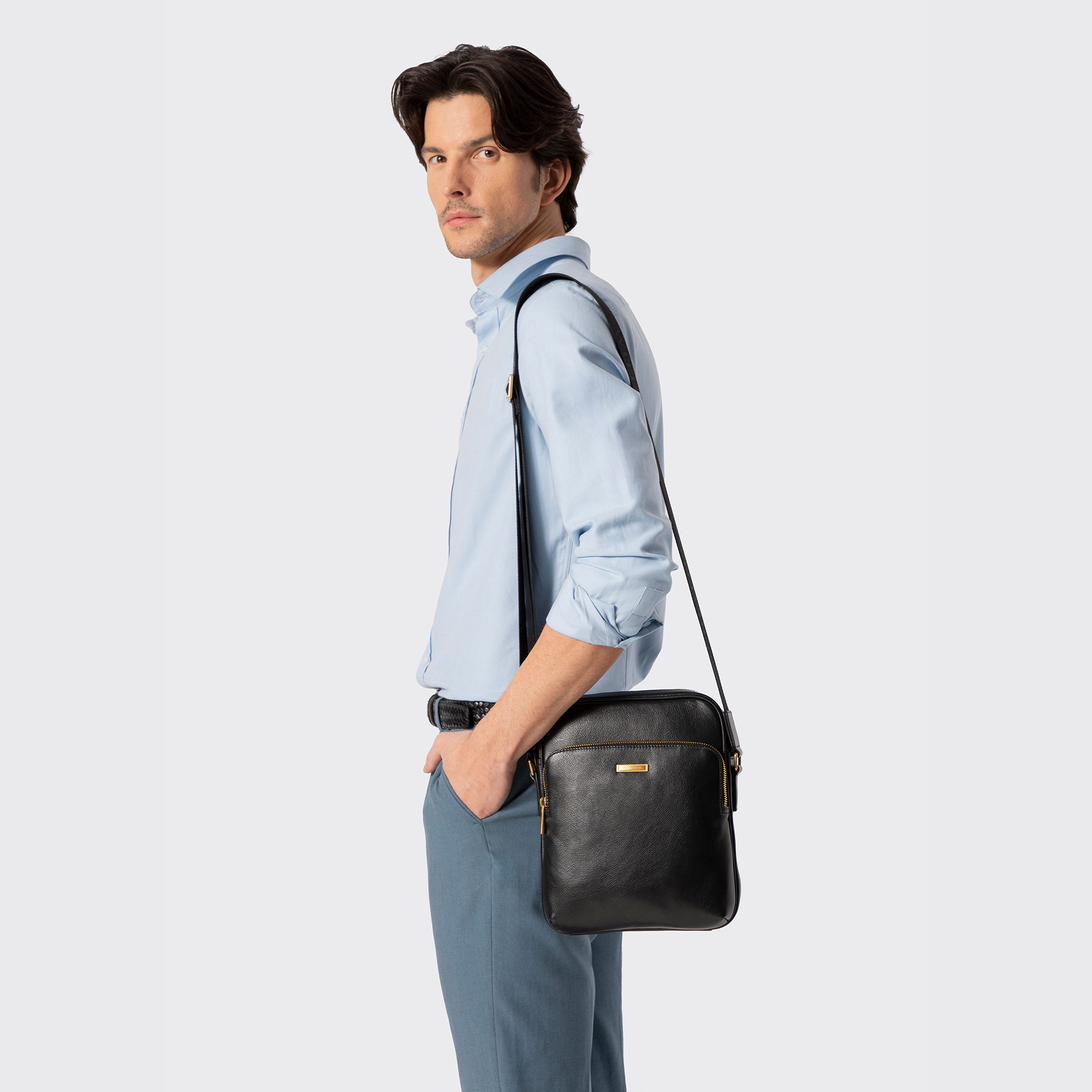 Malá pánska kožená crossbody taška s prídavným vreckom čierno-zlatá 102-4U-603-1G, Vyberte variant čierno-zlatá