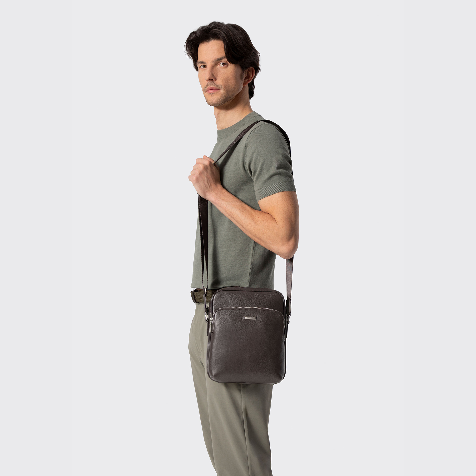 Pánska kožená crossbody taška s prídavným vreckom tmavohnedá 102-4U-603-4, Vyberte variant tmavohnedá