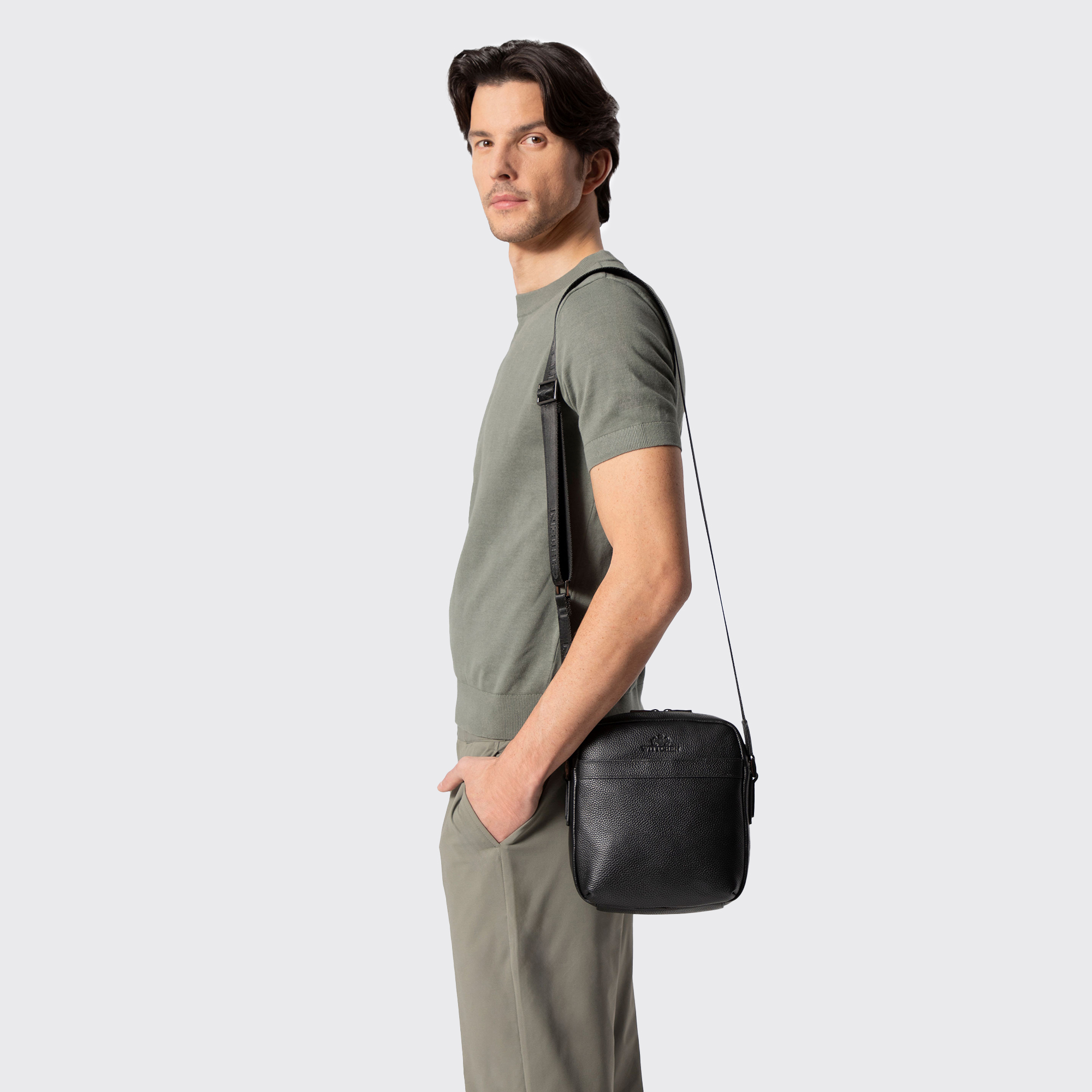 Pánska kožená crossbody taška so zrnitou textúrou čierna 29-4U-307-1, Vyberte variant čierna