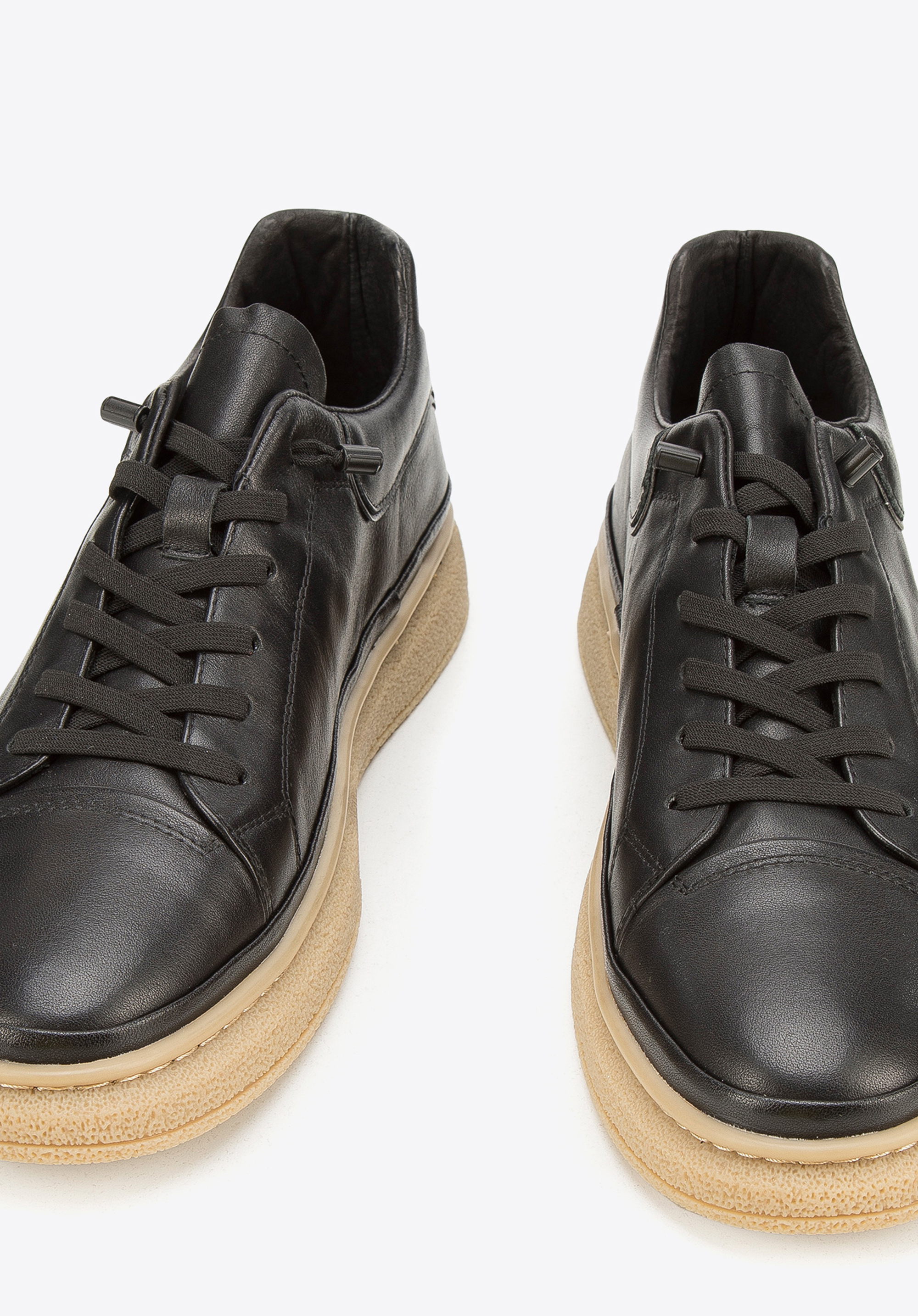 Męskie sneakersy skórzane na jasnej podeszwie, czarny, 94-M-952-1-44, Zdjęcie 1