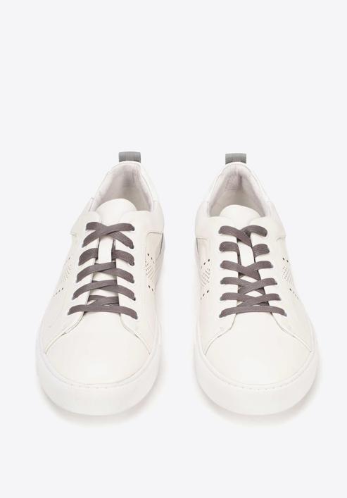Męskie sneakersy skórzane z lakierowaną wstawką, biały, 93-M-502-0-45, Zdjęcie 3