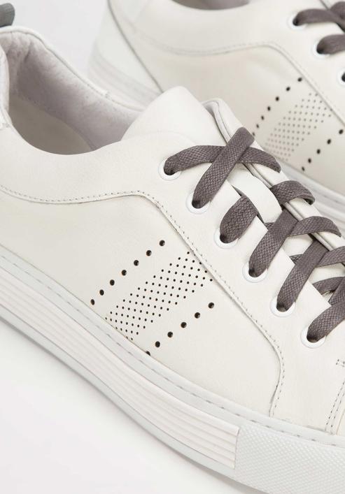 Męskie sneakersy skórzane z lakierowaną wstawką, biały, 93-M-502-0-45, Zdjęcie 7