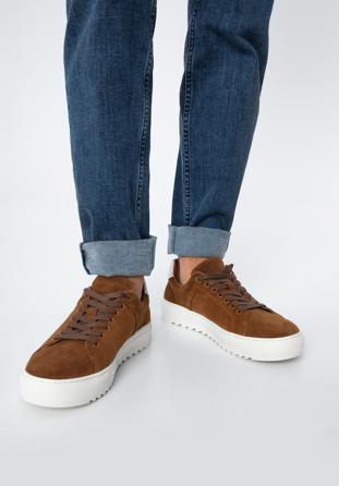 Męskie sneakersy zamszowe na grubej podeszwie, brązowy, 96-M-709-5-39, Zdjęcie 1