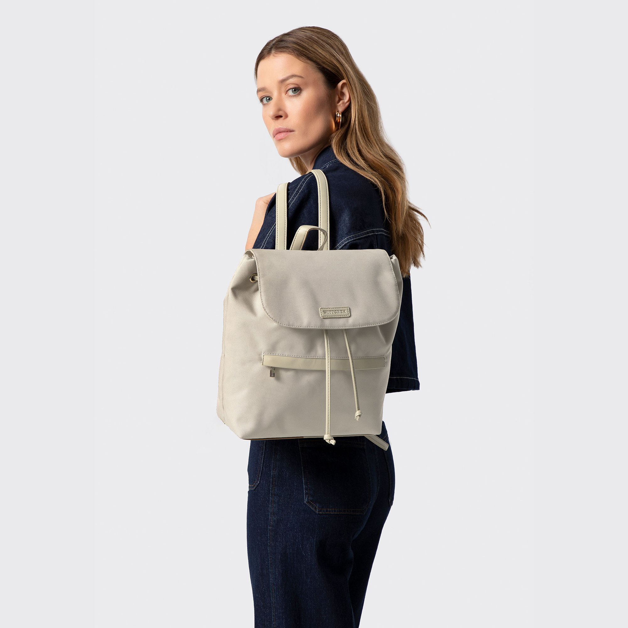 Dámsky ruksak s klopou a sťahovacou šnúrkou krémový 102-4Y-403-0, Vyberte variant krémová