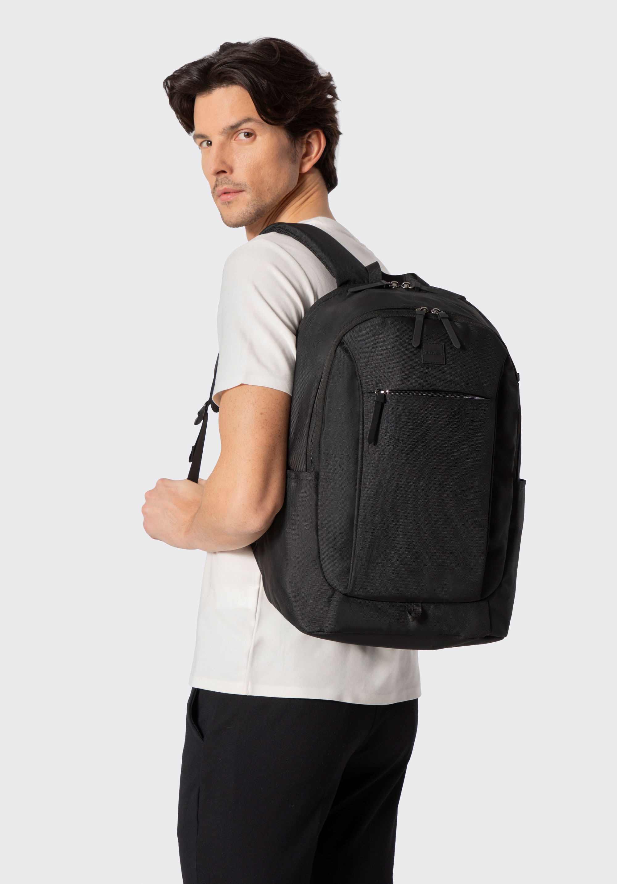 Plecak dwukomorowy z miejscem na laptopa 15,6”, czarny, 102-3P-804-1, Zdjęcie 1