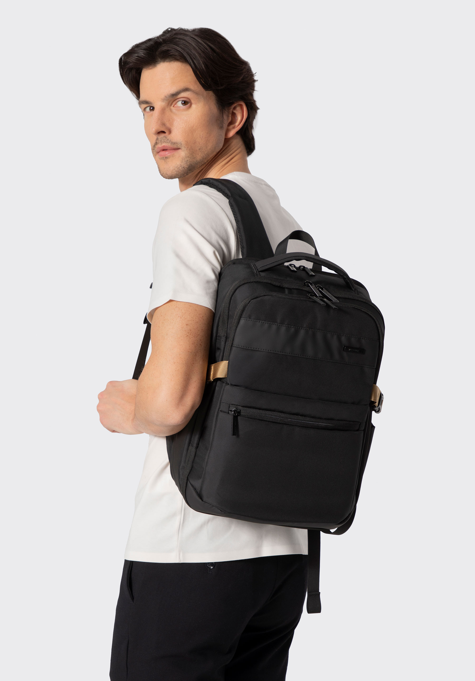 Plecak z kieszenią na laptopa 13”/14”, czarno-beżowy, 102-3P-802-19, Zdjęcie 1