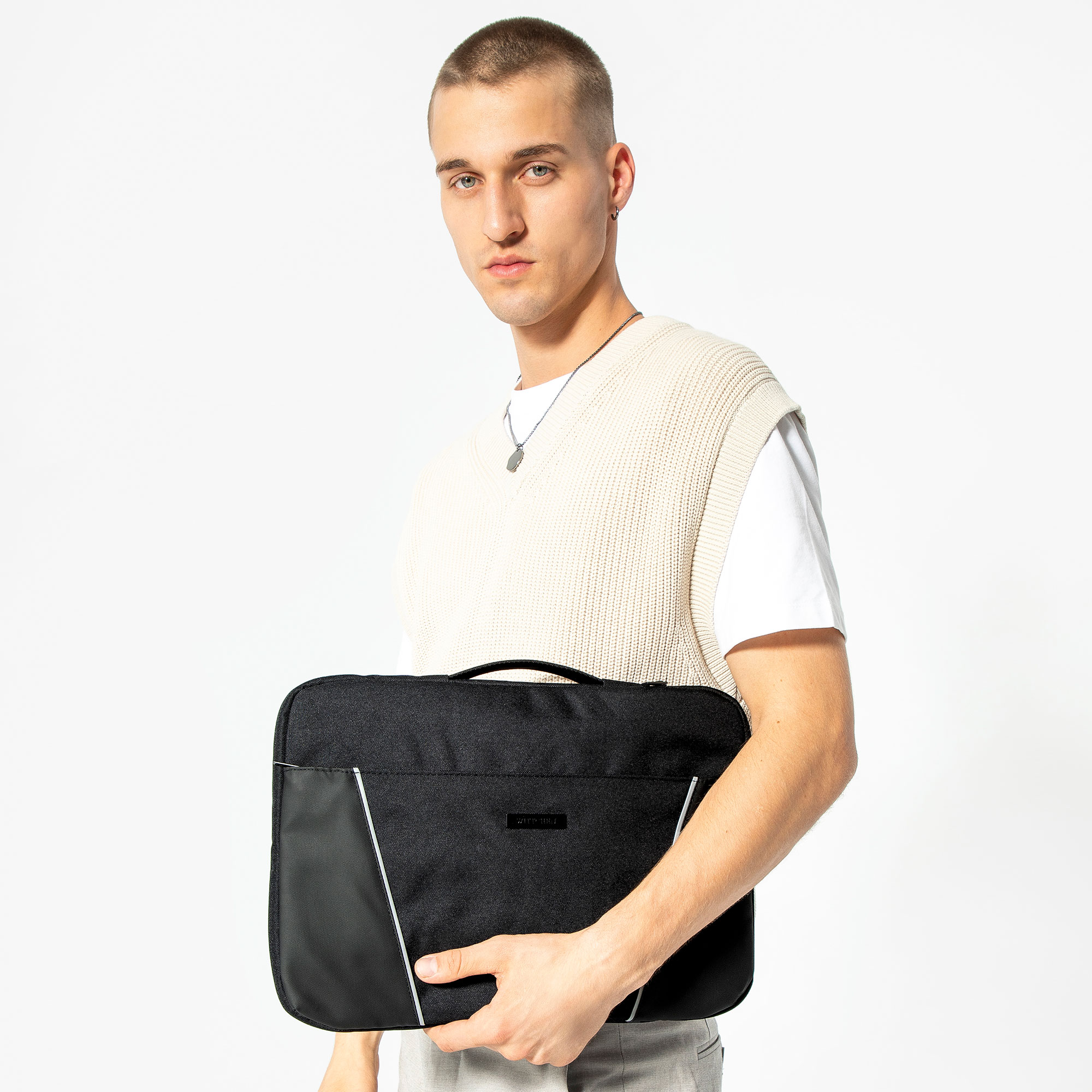 Puzdro na notebook 15” z odolného polyesteru, čierna 99-2Y-302-10, Vyberte variant čierna