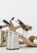 Leather block heel sandals with gold-tone buckle, gold, 94-D-109-0-36, Photo 9