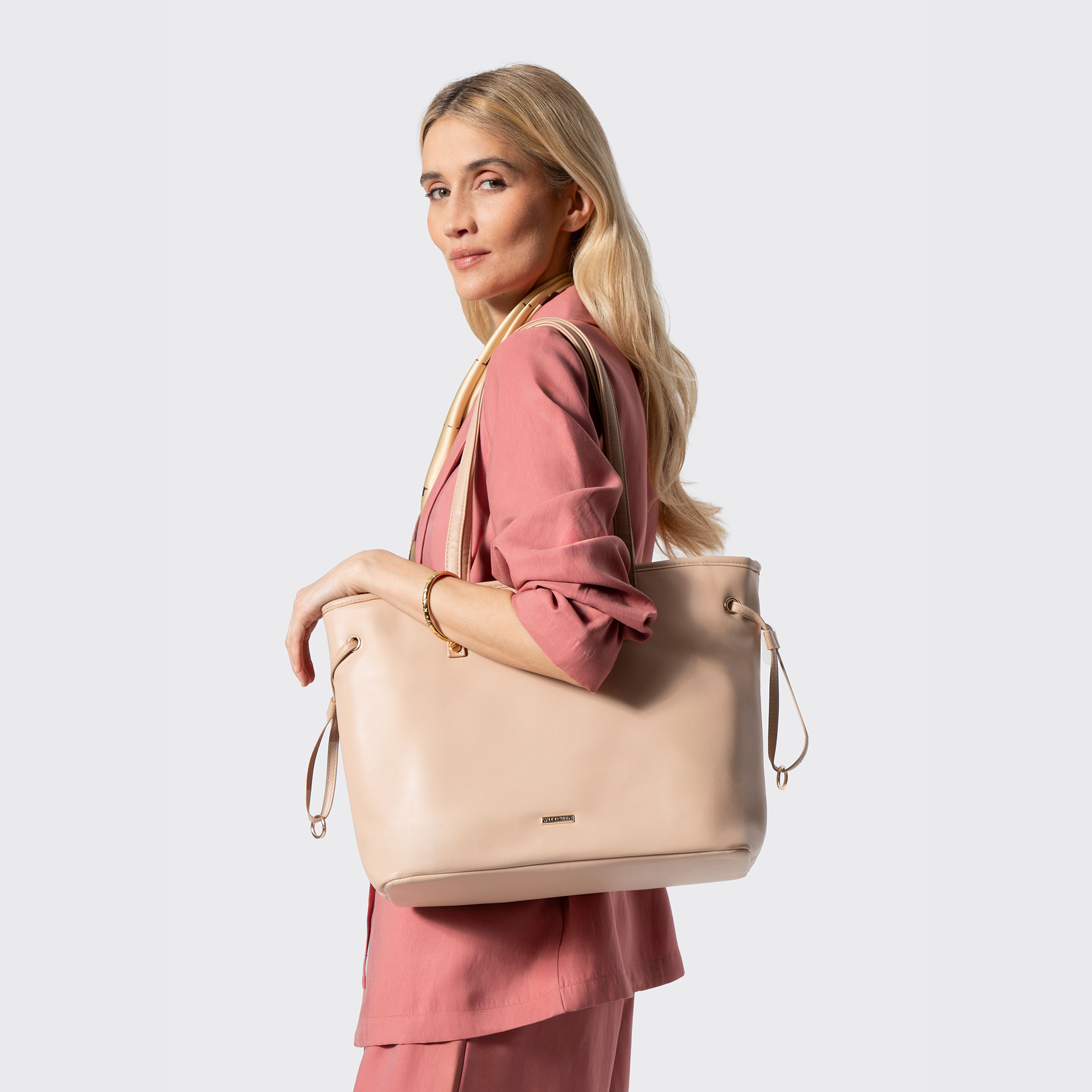 Dámska shopper kabelka z ekologickej kože béžová so sťahovacími šnúrkami 100-4Y-203-9, Vyberte variant béžová