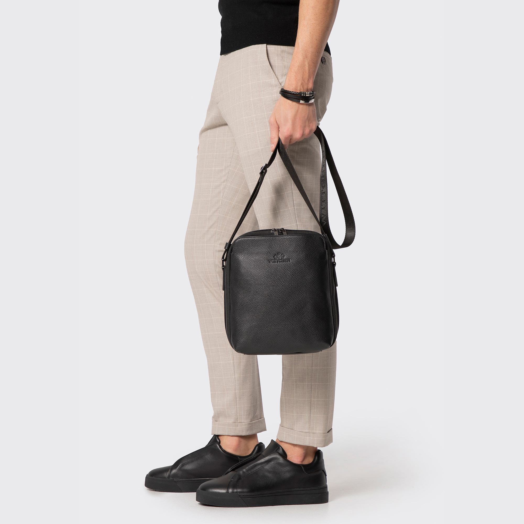 Pánska kožená crossbody taška so zrnitou textúrou čierna 29-4U-309-1, Vyberte variant čierna