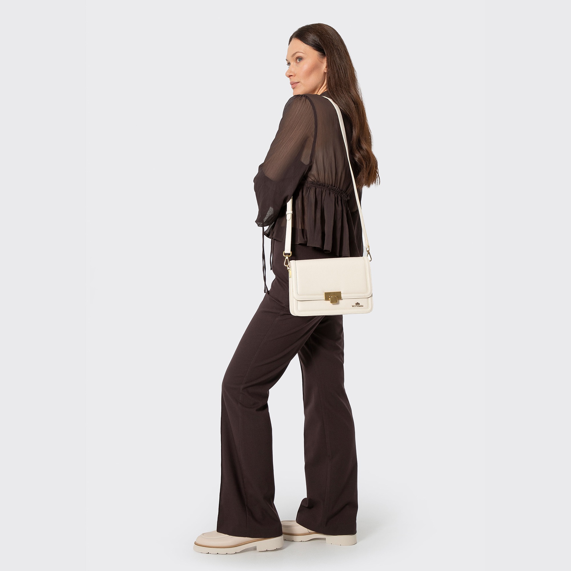 Krémová crossbody kabelka z prírodnej kože s retiazkou 100-4E-206-0, Vyberte variant krémová