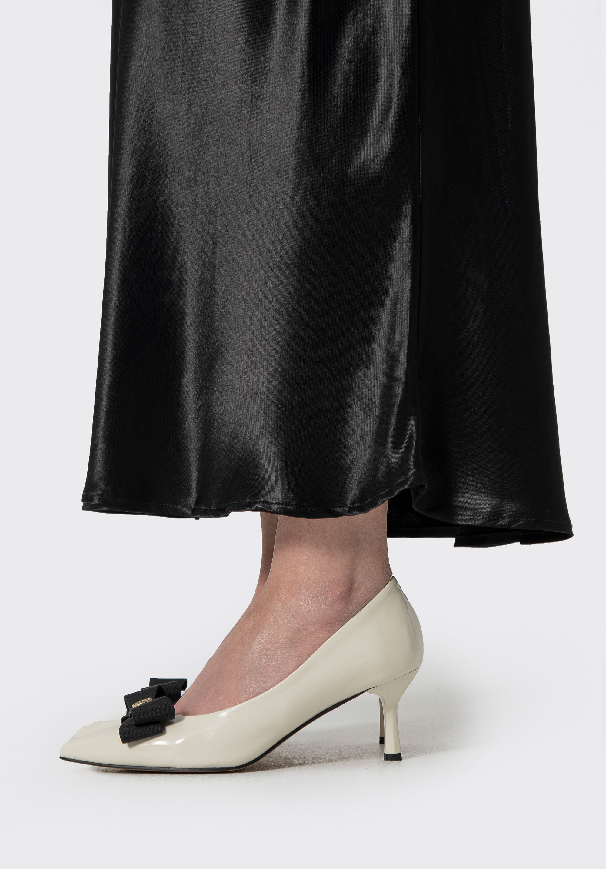 Leather court shoes with bow detail, cream-black, 100-D-958-0-39, Photo 1