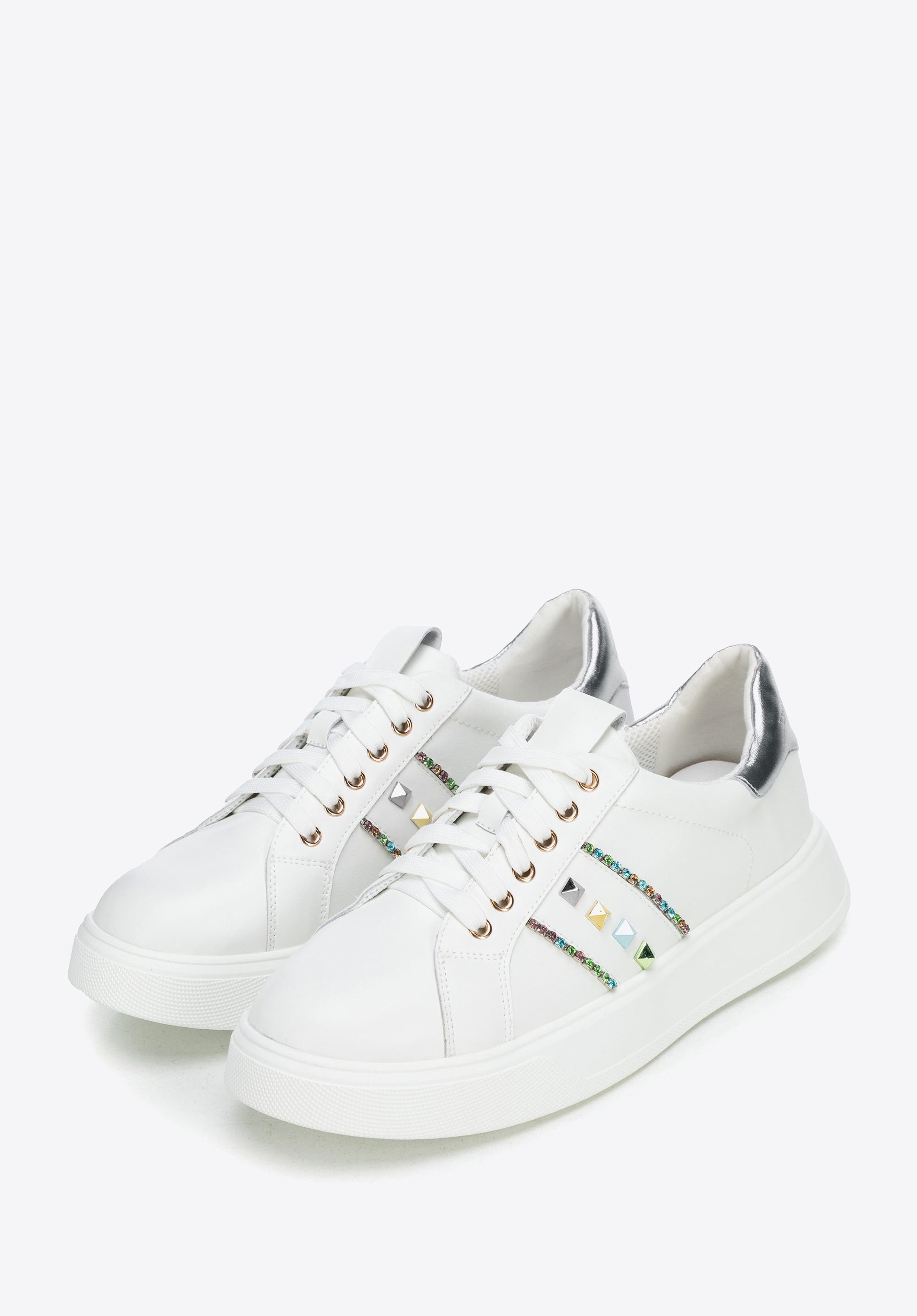 Sneakersy z imitacji skóry z ozdobami, biało-srebrny, 100-DP-500-G-40, Zdjęcie 1