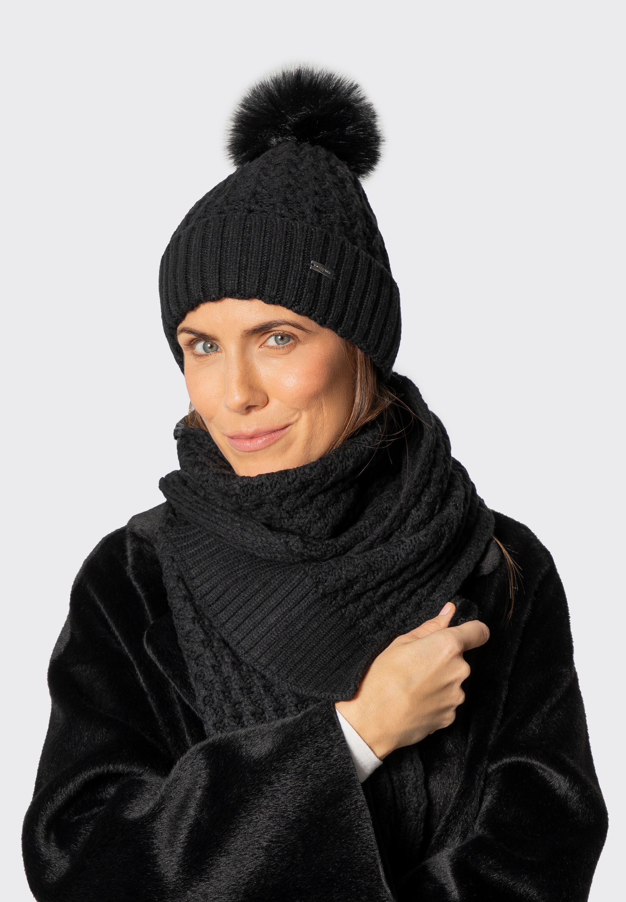Women’s hat with a chunky knit pattern, black, 101-HF-105-1, Photo 1