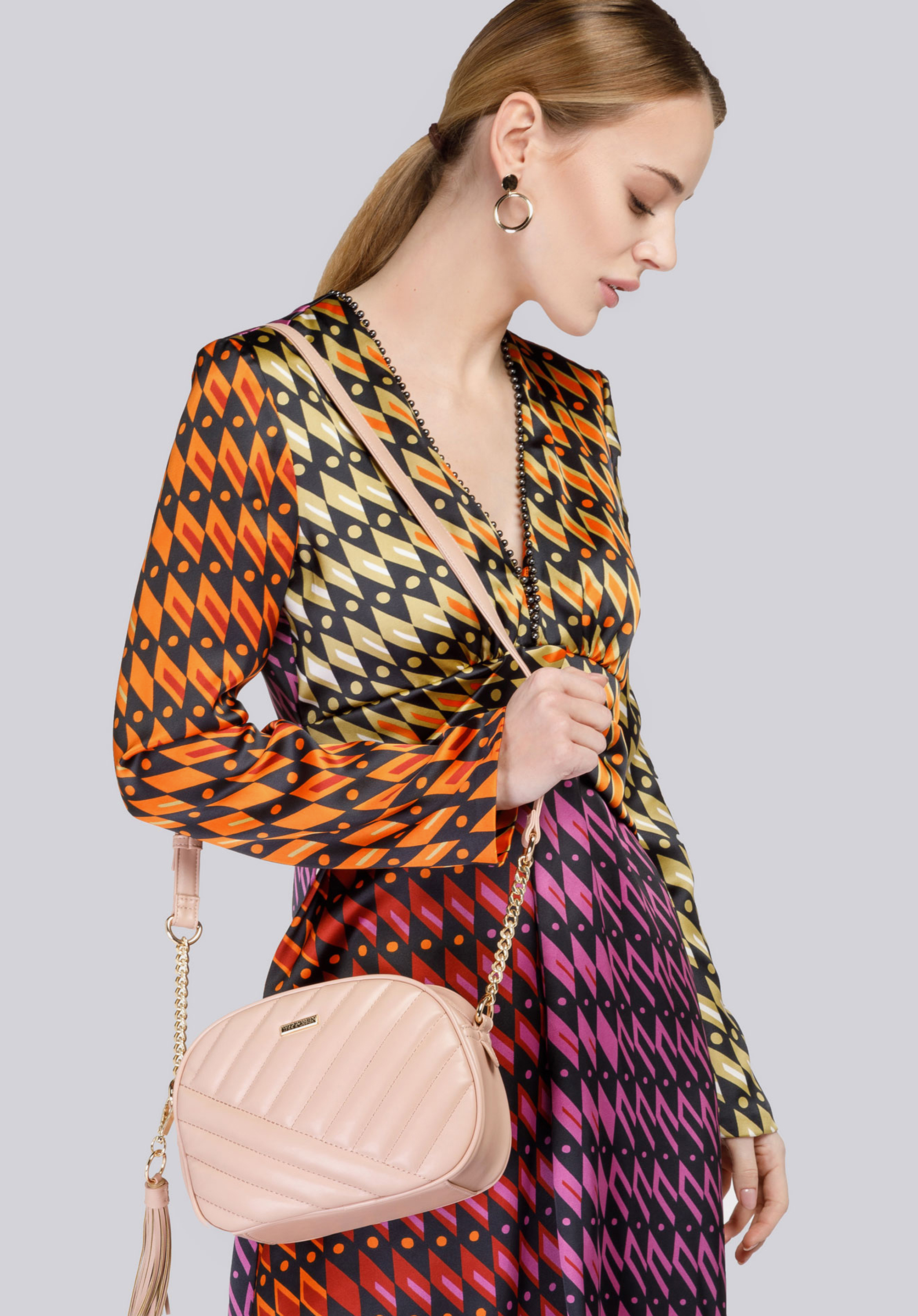 Torebka crossbody pikowana na łańcuszku