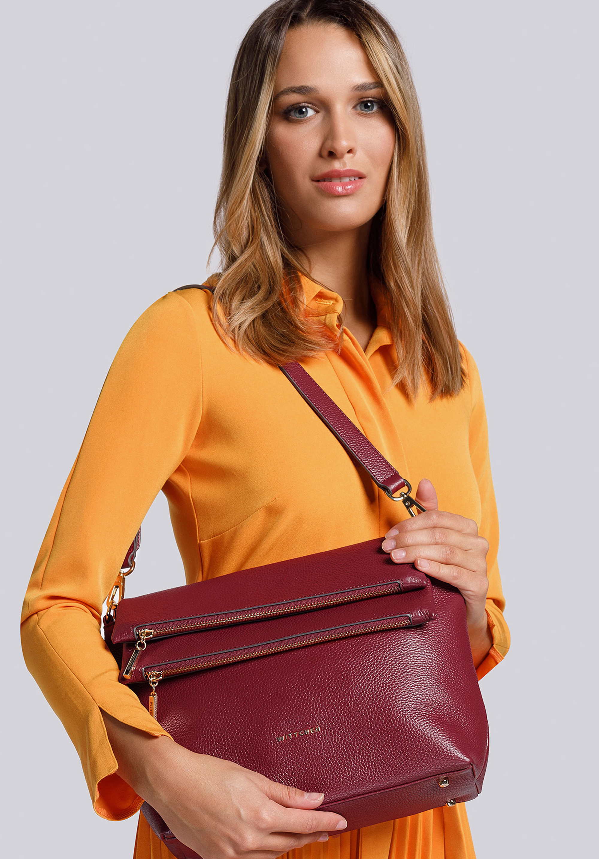 Torebka crossbody z zakładanymi kieszeniami