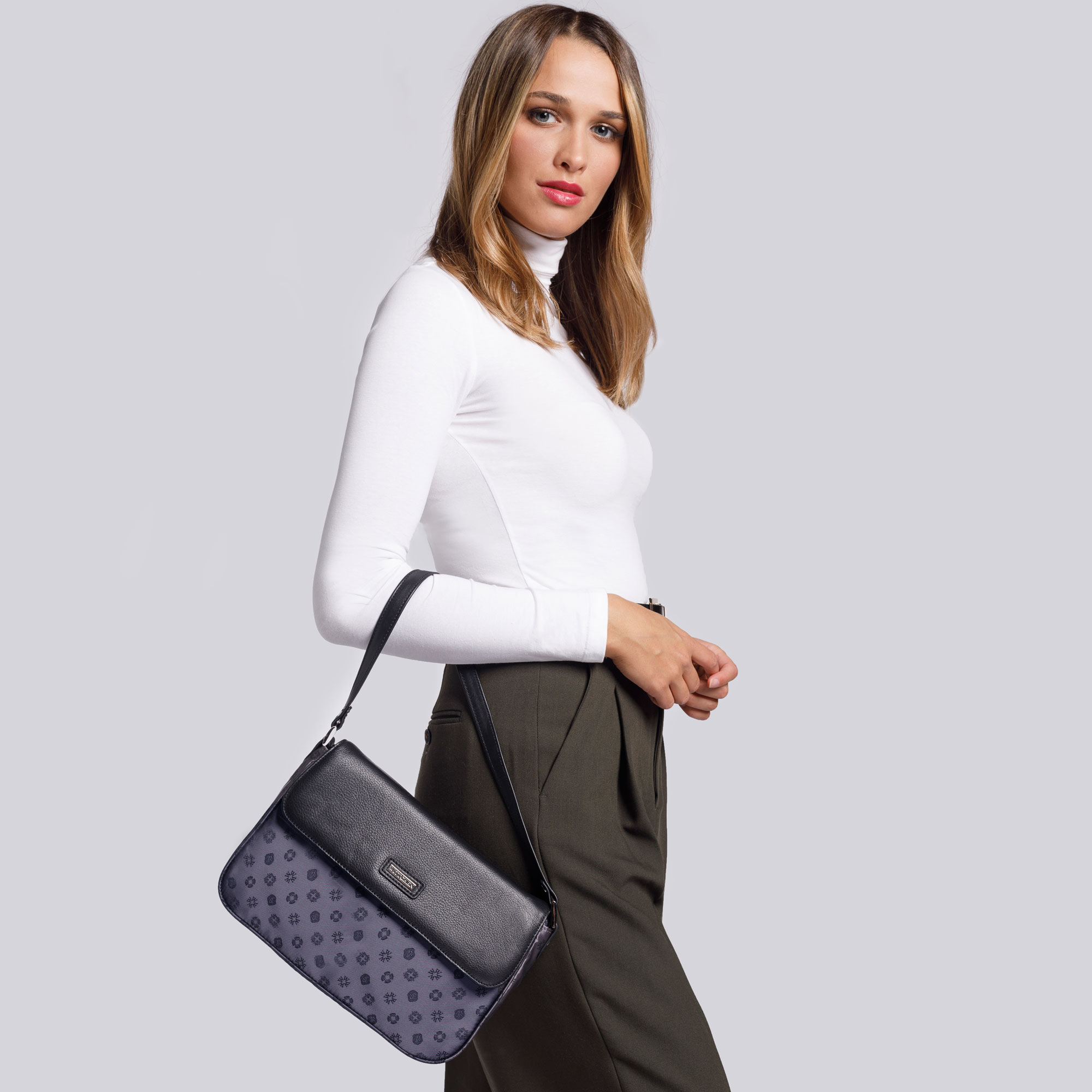 Kožená a žakárová crossbody kabelka Wittchen s monogramom 93-4-247-8, Vyberte variant šedá