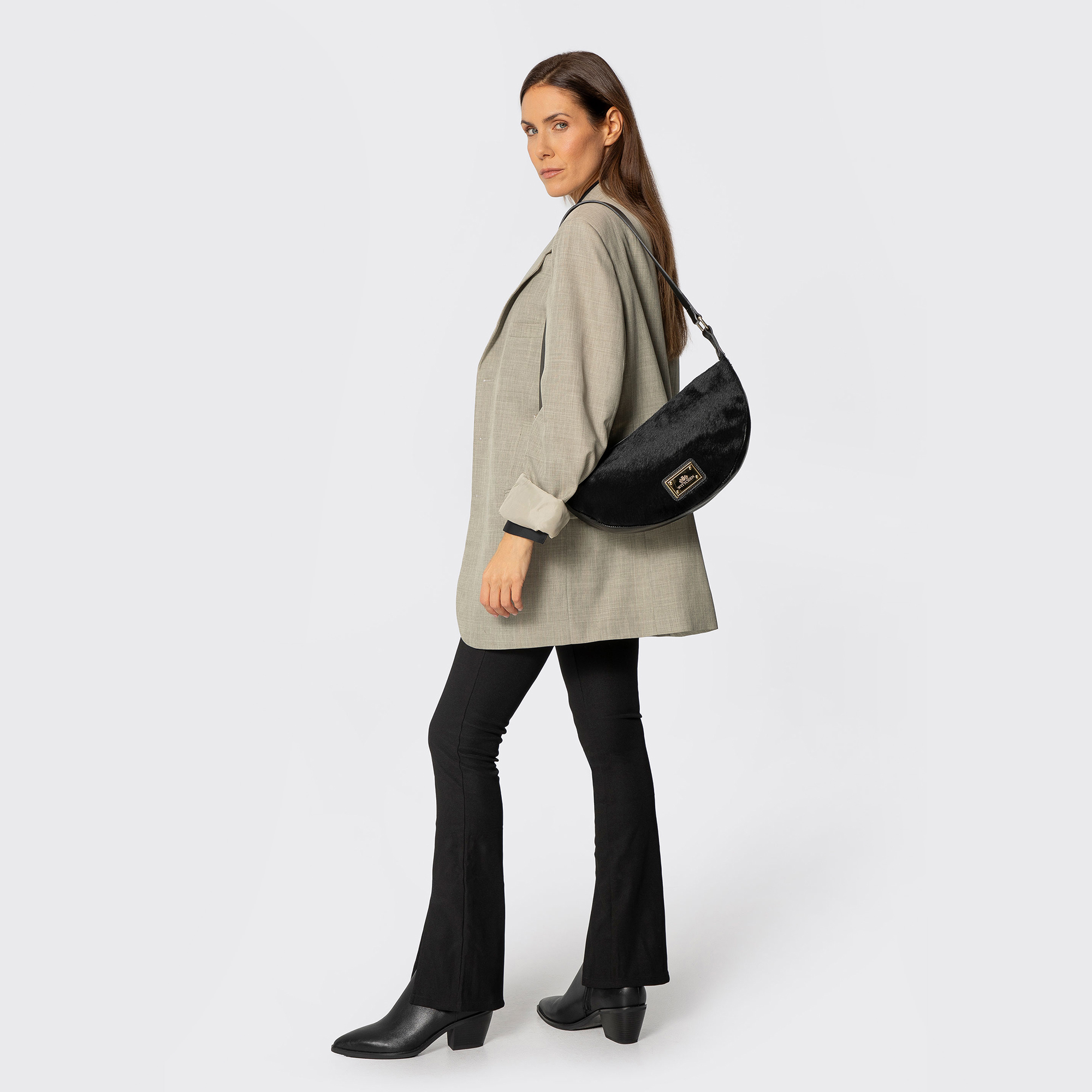 Čierna dámska crossbody kabelka Wittchen z prírodnej kože s čistým vzhľadom, Vyberte variant čierna