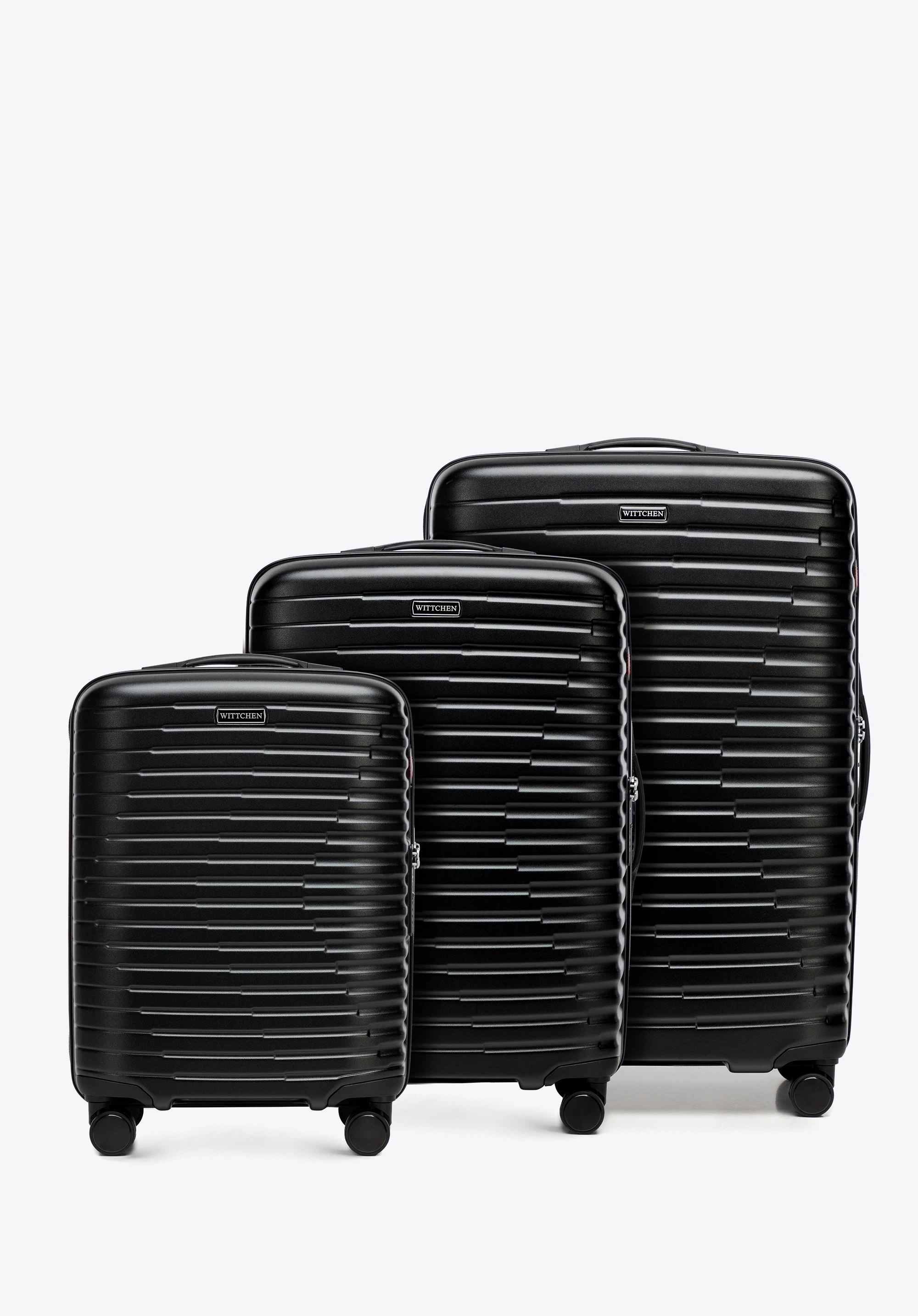 Polycarbonate luggage set with horizontal grooves